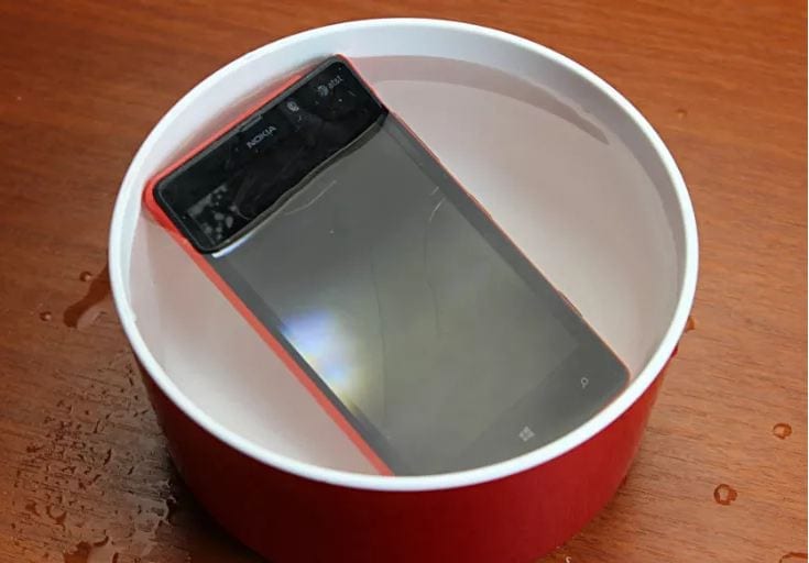 Как спасти утонувший смартфон