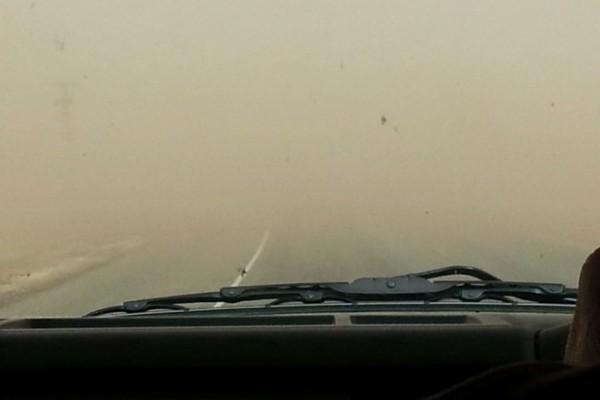 Песчано-пылевая буря: вид из автомобиля