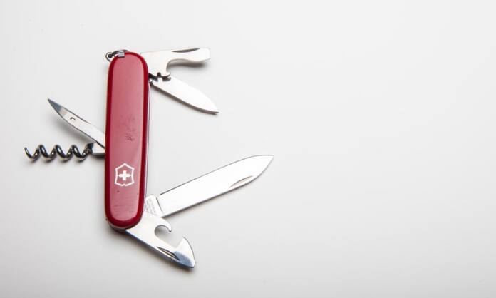 Швейцарский нож: Что делать, если на него попадёт вода? Является ли нож водонепроницаемым?